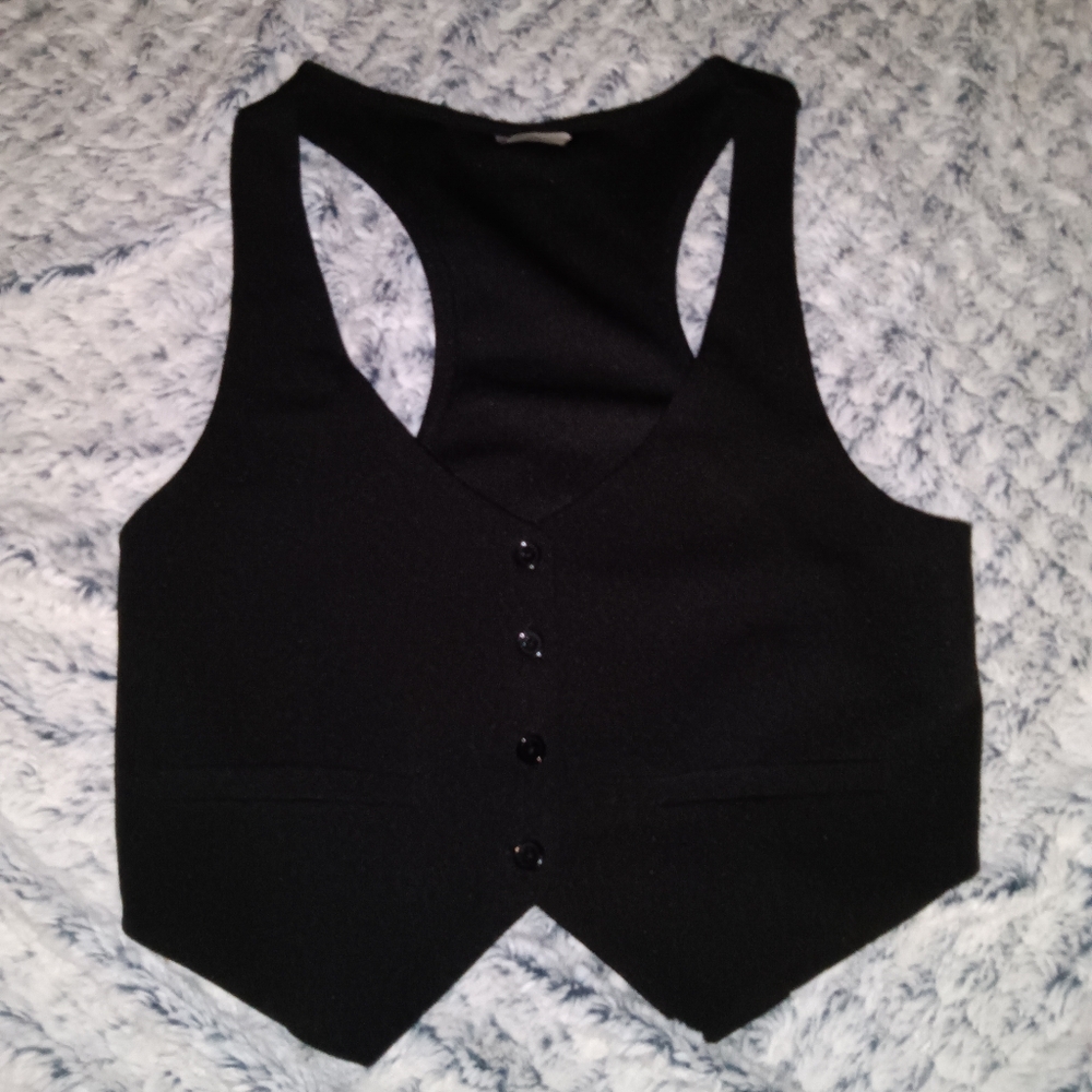 Black button up cropped vest